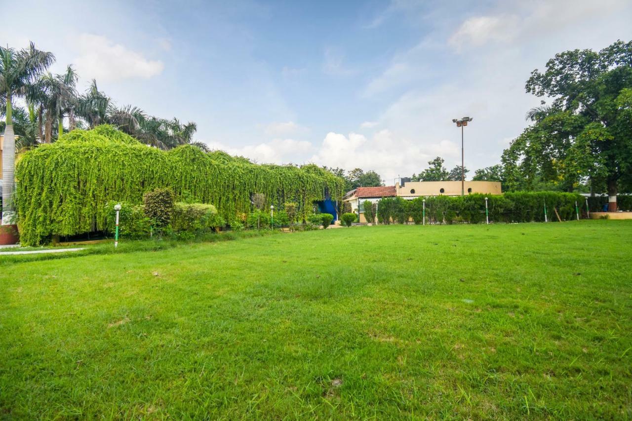 Oyo 47464 Hotel The Country Club Bilāspur Esterno foto