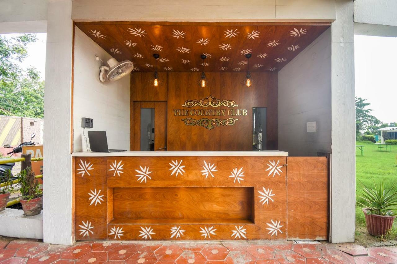 Oyo 47464 Hotel The Country Club Bilāspur Esterno foto