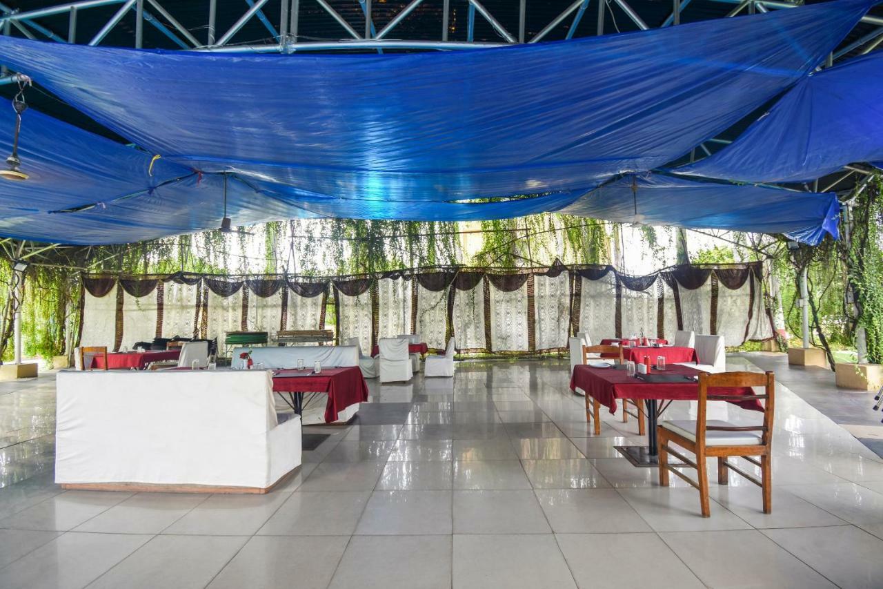 Oyo 47464 Hotel The Country Club Bilāspur Esterno foto