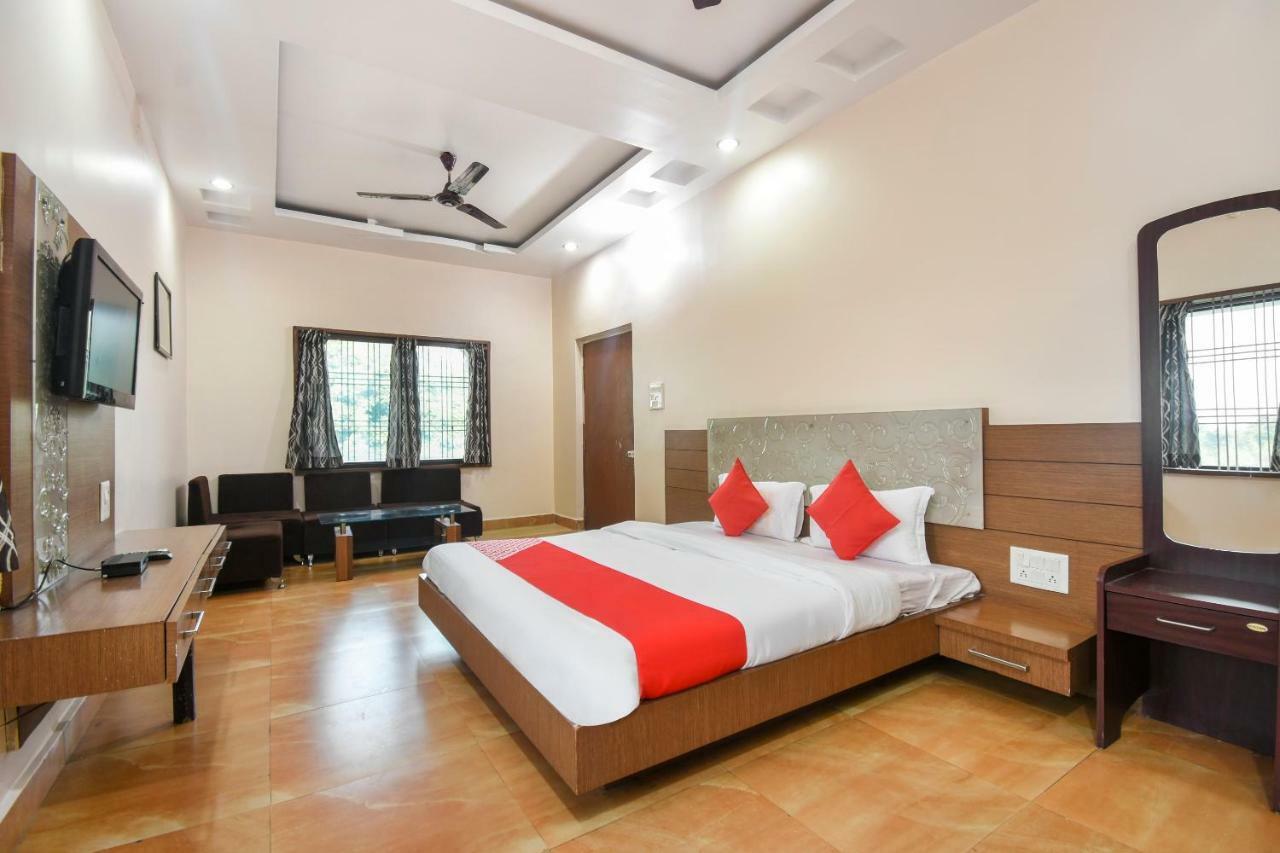 Oyo 47464 Hotel The Country Club Bilāspur Esterno foto