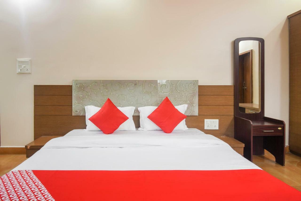 Oyo 47464 Hotel The Country Club Bilāspur Esterno foto