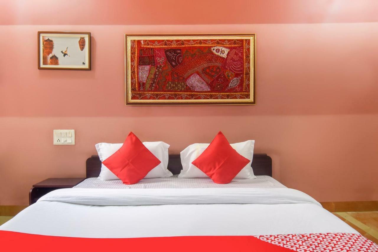 Oyo 47464 Hotel The Country Club Bilāspur Esterno foto